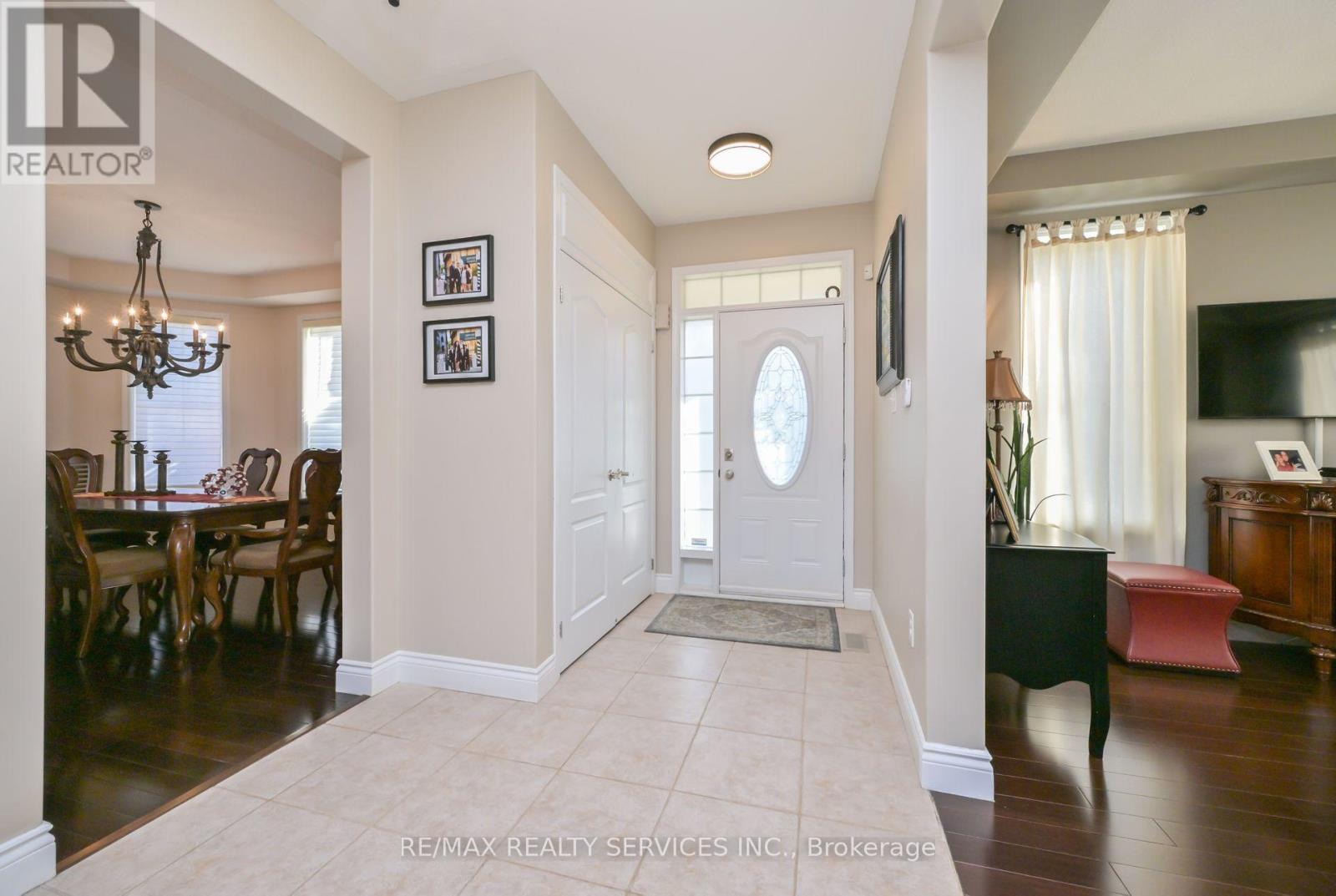 876 Challinor Terrace, Milton, Ontario  L9T 7V6 - Photo 5 - W12574242