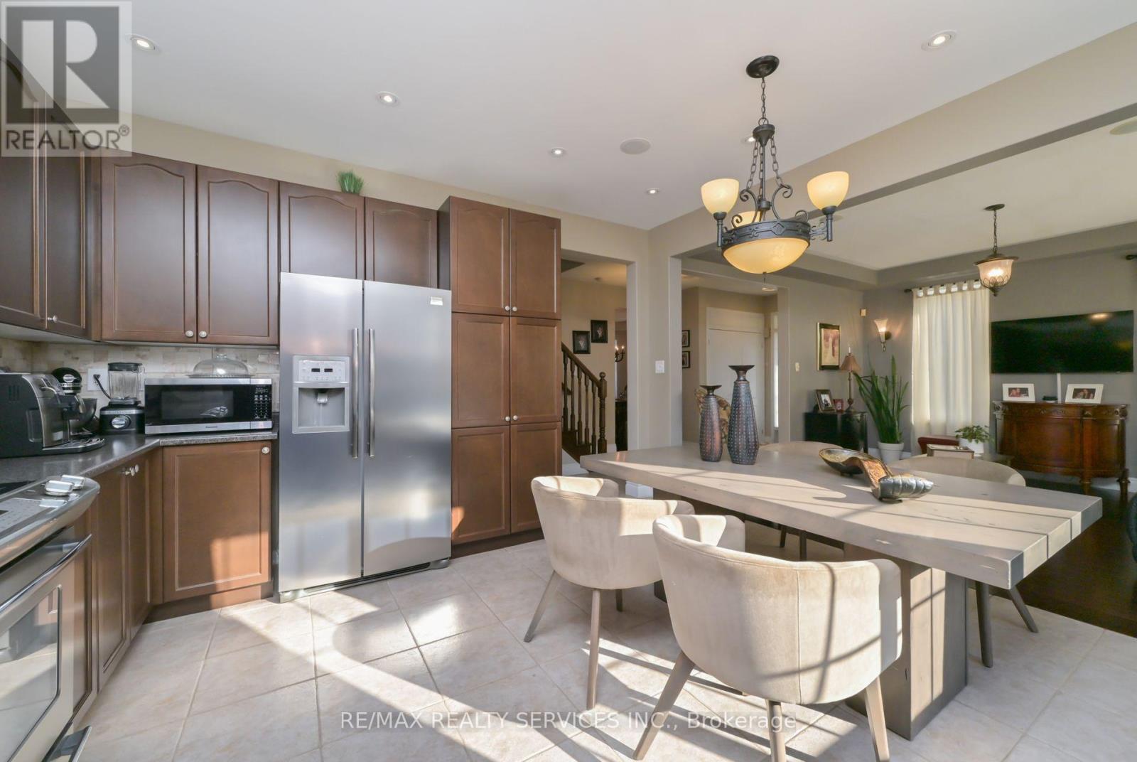 876 Challinor Terrace, Milton, Ontario  L9T 7V6 - Photo 9 - W12574242