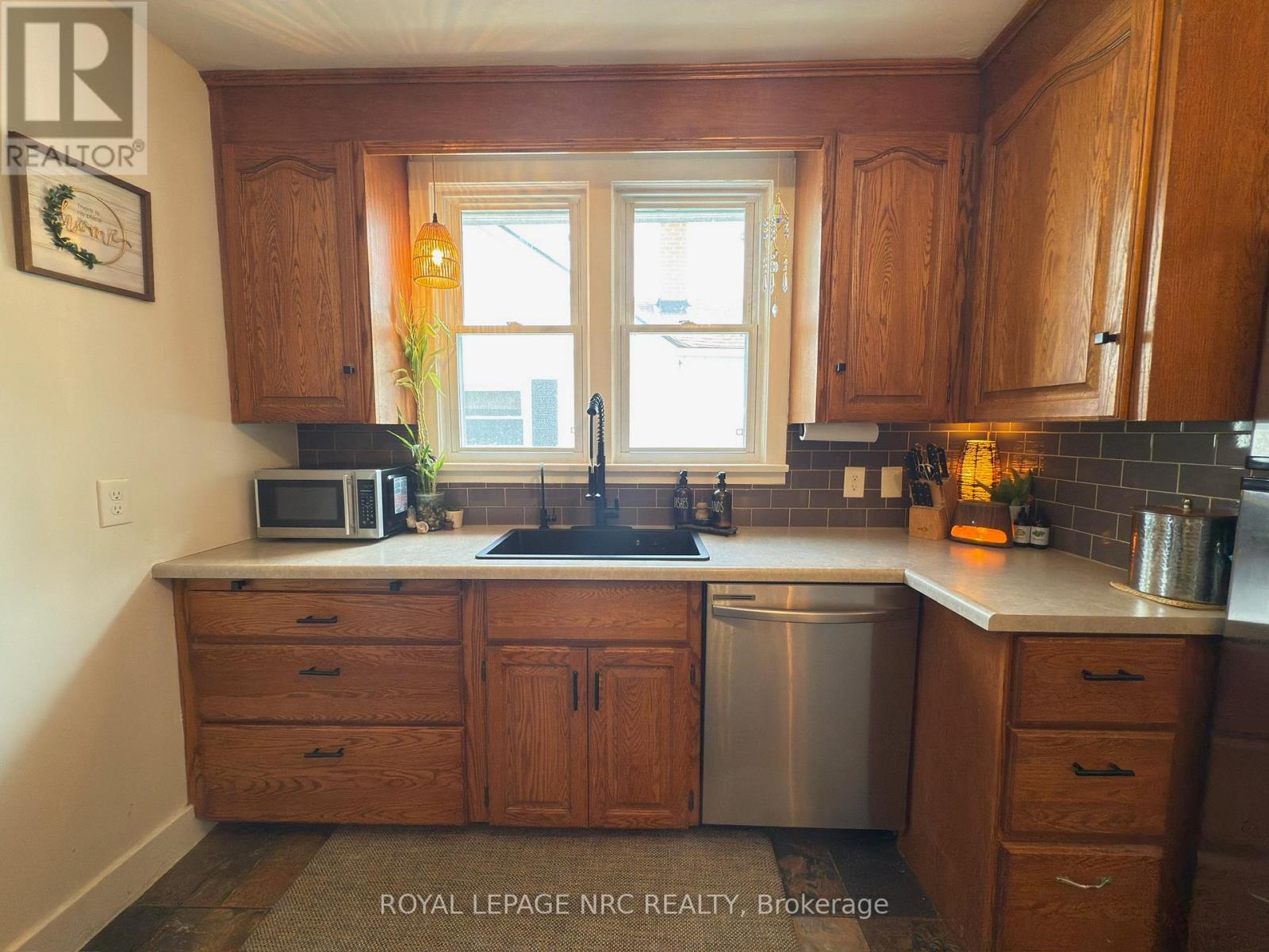 190 Carlton Street, St. Catharines, Ontario  L2R 1S4 - Photo 13 - X12574456