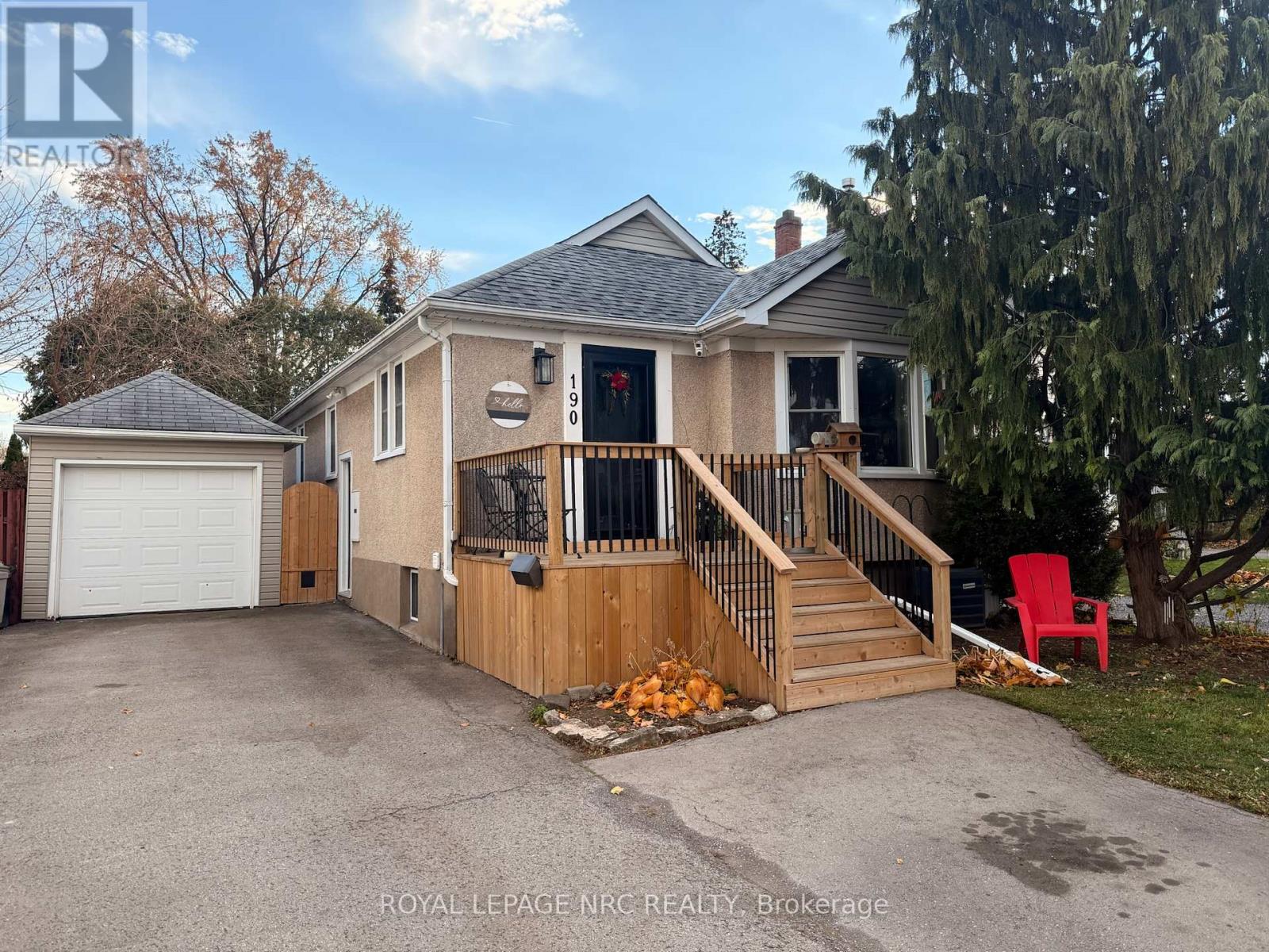 190 Carlton Street, St. Catharines, Ontario  L2R 1S4 - Photo 2 - X12574456