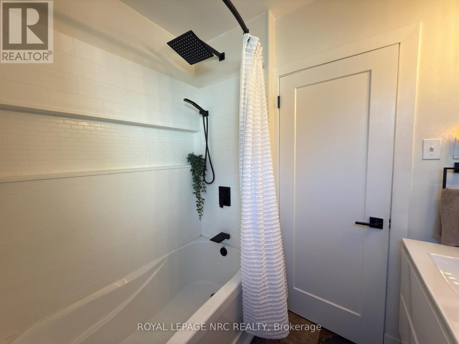 190 Carlton Street, St. Catharines, Ontario  L2R 1S4 - Photo 25 - X12574456