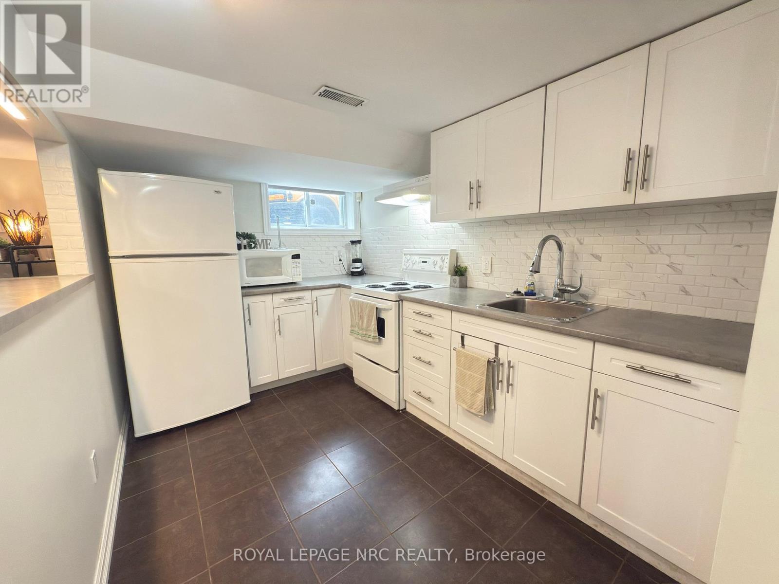 190 Carlton Street, St. Catharines, Ontario  L2R 1S4 - Photo 28 - X12574456