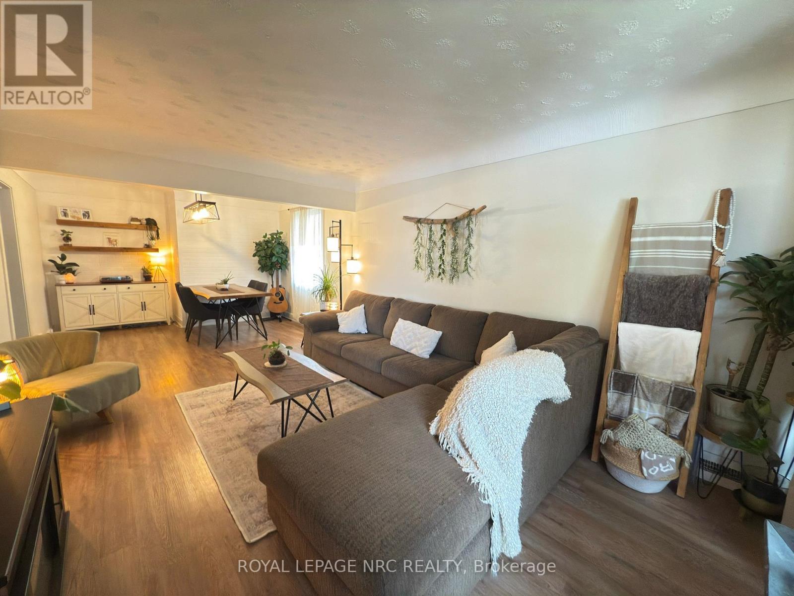 190 Carlton Street, St. Catharines, Ontario  L2R 1S4 - Photo 5 - X12574456