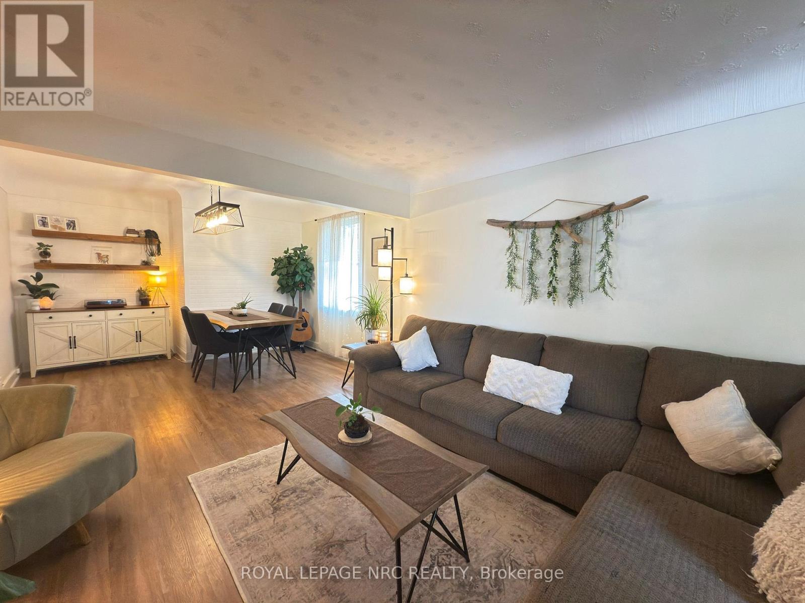 190 Carlton Street, St. Catharines, Ontario  L2R 1S4 - Photo 6 - X12574456