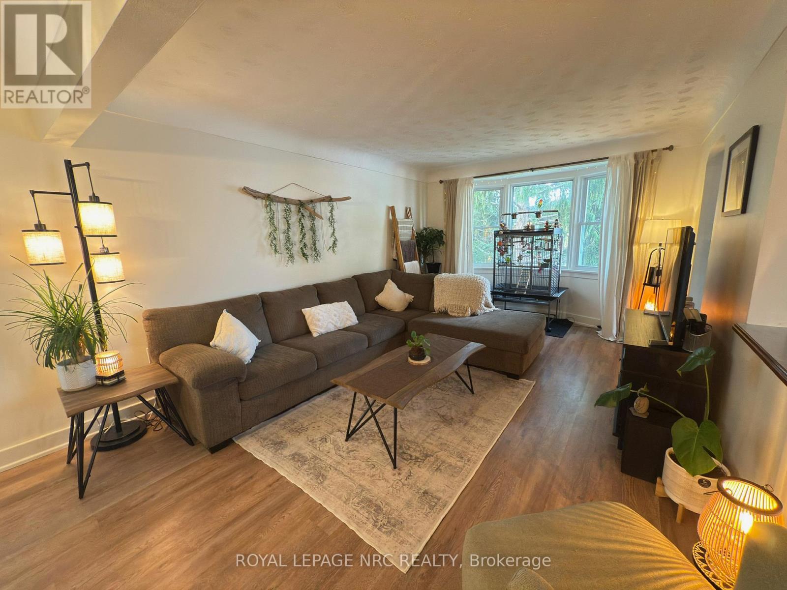 190 Carlton Street, St. Catharines, Ontario  L2R 1S4 - Photo 9 - X12574456