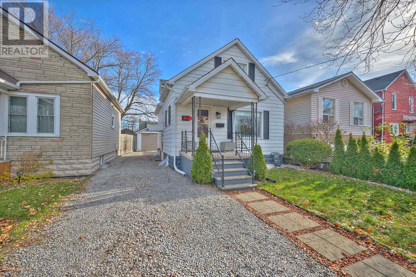 38 Wallace Avenue S, Welland, Ontario  L3B 1R5 - Photo 1 - X12574472