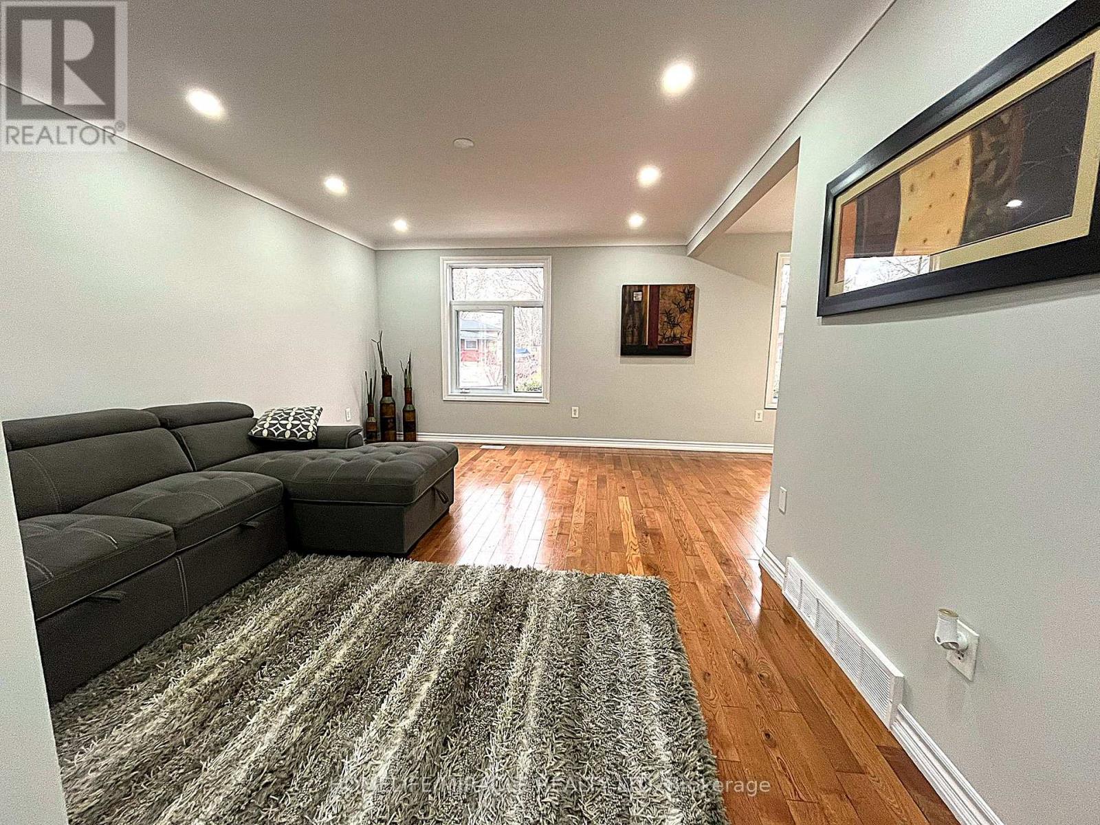 Uppers - Exclude Basement - 7043 Bonnie Street, Niagara Falls, Ontario  L2G 7N1 - Photo 10 - X12574286