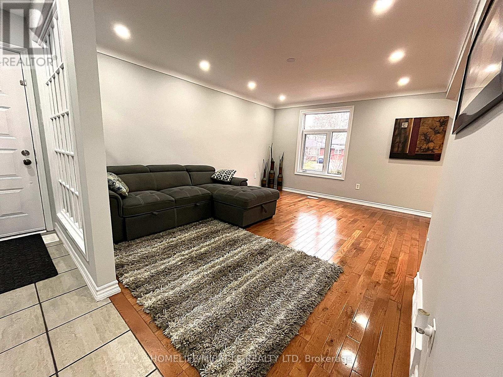 Uppers - Exclude Basement - 7043 Bonnie Street, Niagara Falls, Ontario  L2G 7N1 - Photo 12 - X12574286