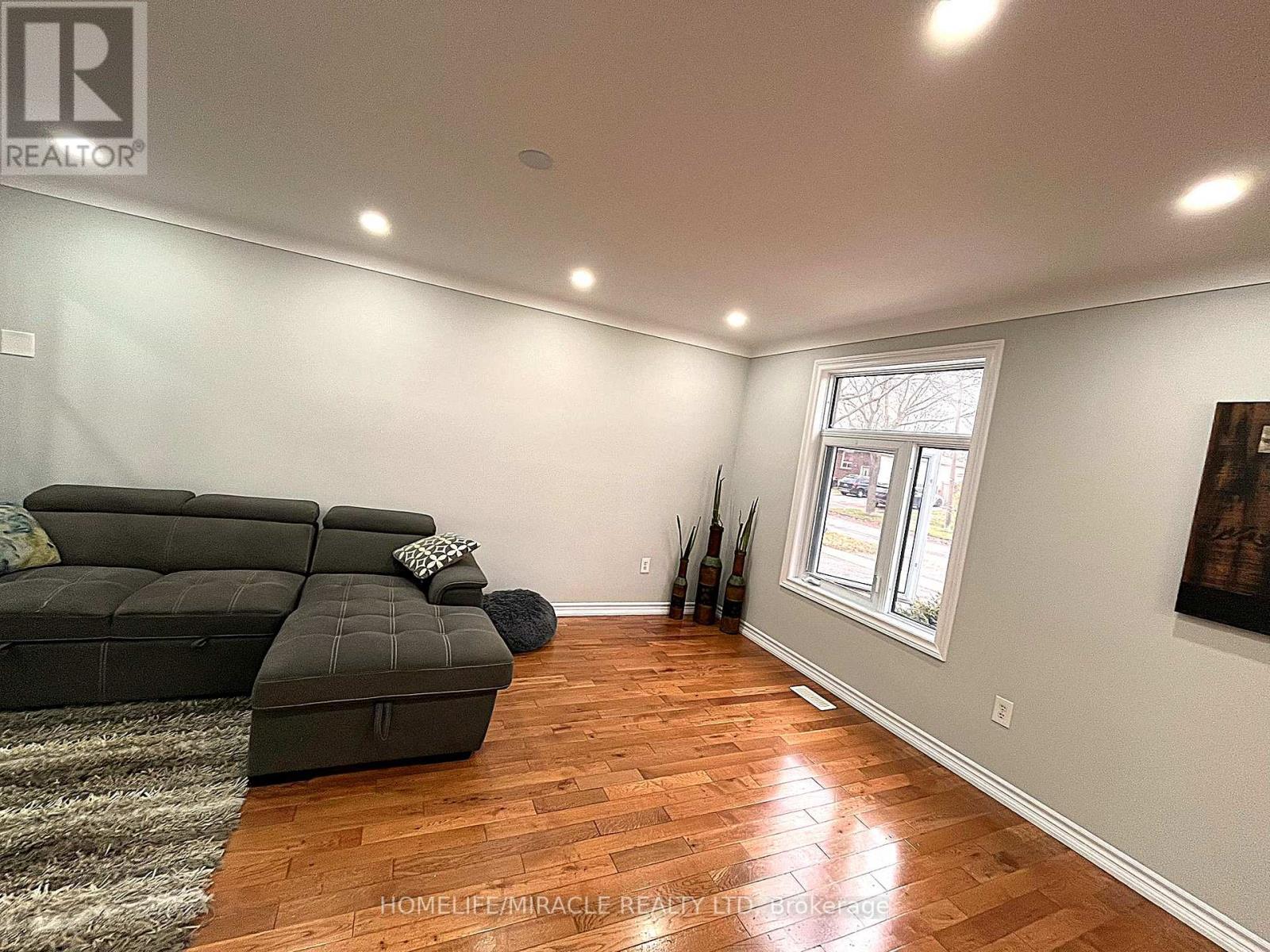 Uppers - Exclude Basement - 7043 Bonnie Street, Niagara Falls, Ontario  L2G 7N1 - Photo 16 - X12574286