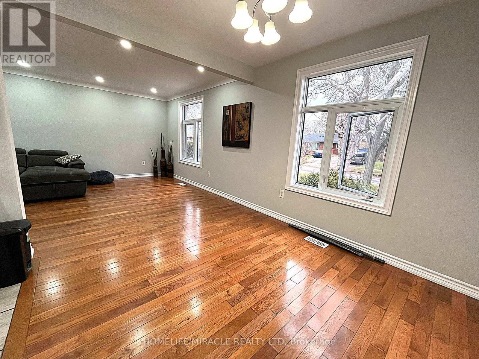 Uppers - Exclude Basement - 7043 Bonnie Street, Niagara Falls, Ontario  L2G 7N1 - Photo 20 - X12574286