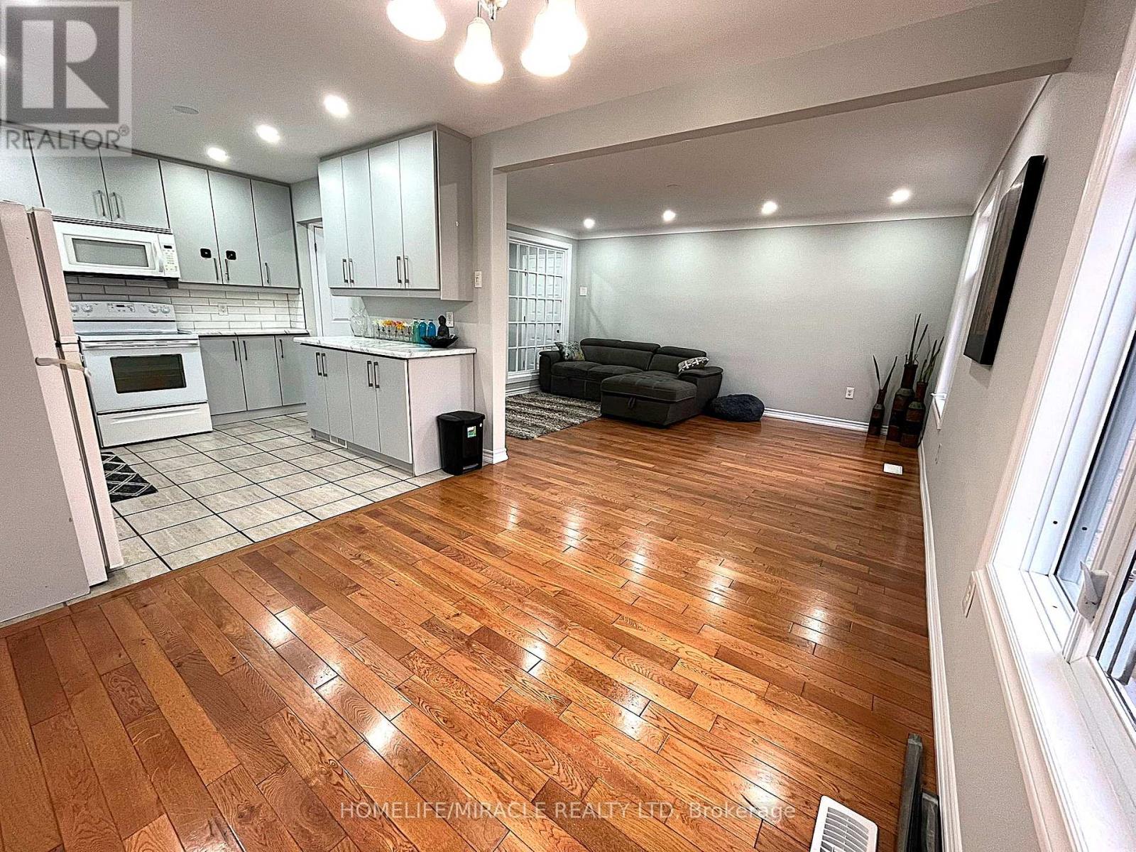 Uppers - Exclude Basement - 7043 Bonnie Street, Niagara Falls, Ontario  L2G 7N1 - Photo 21 - X12574286