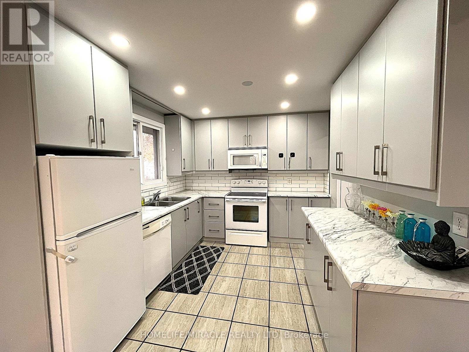 Uppers - Exclude Basement - 7043 Bonnie Street, Niagara Falls, Ontario  L2G 7N1 - Photo 24 - X12574286