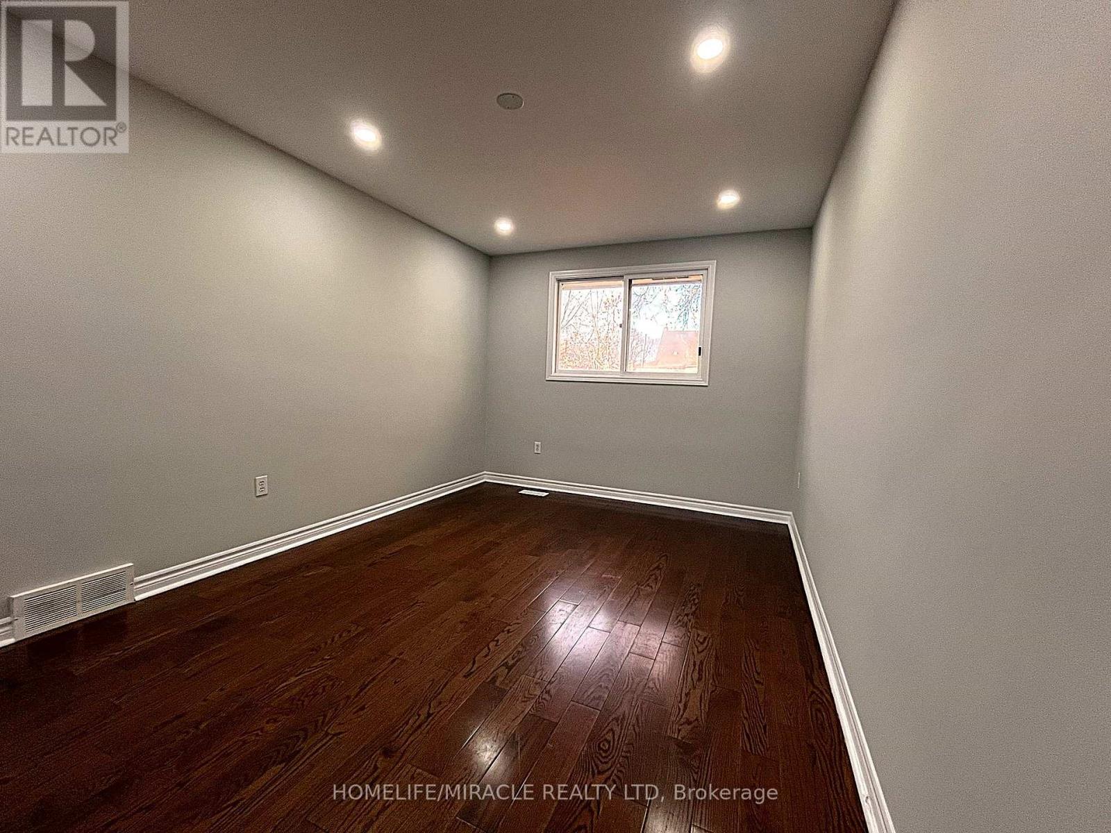 Uppers - Exclude Basement - 7043 Bonnie Street, Niagara Falls, Ontario  L2G 7N1 - Photo 30 - X12574286