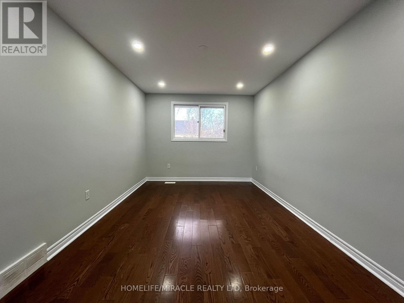 Uppers - Exclude Basement - 7043 Bonnie Street, Niagara Falls, Ontario  L2G 7N1 - Photo 32 - X12574286