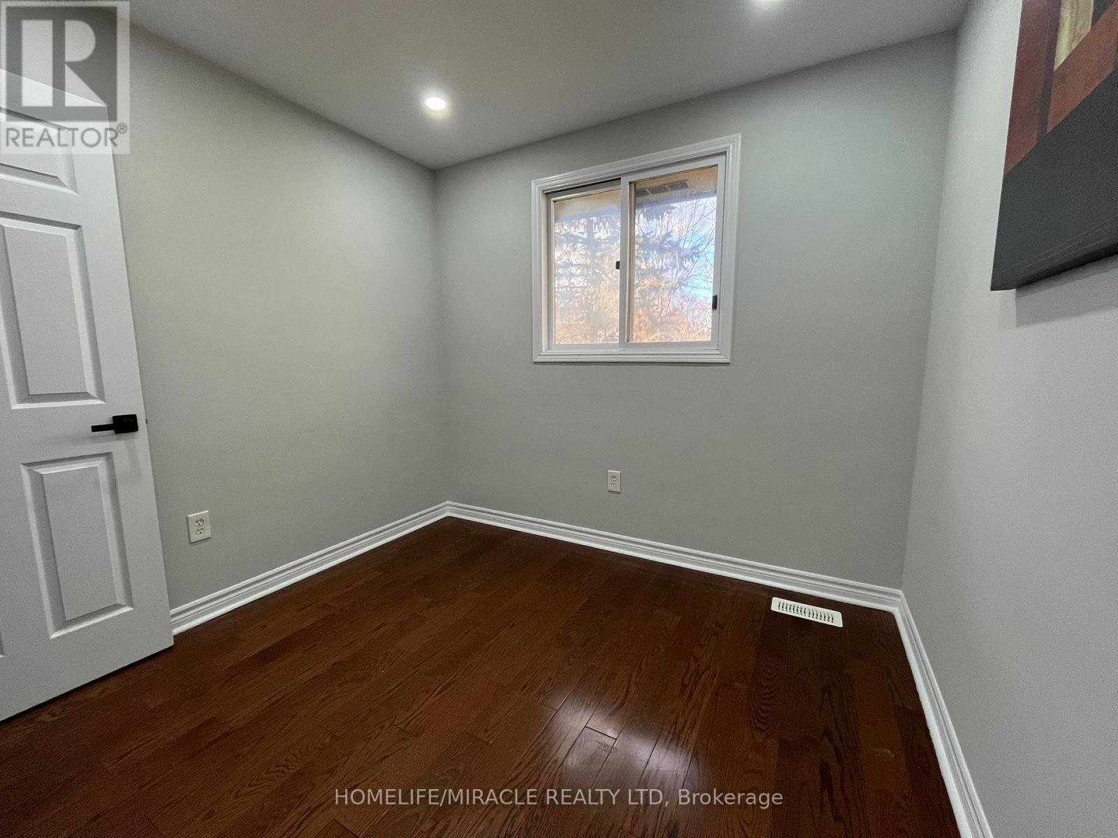 Uppers - Exclude Basement - 7043 Bonnie Street, Niagara Falls, Ontario  L2G 7N1 - Photo 37 - X12574286