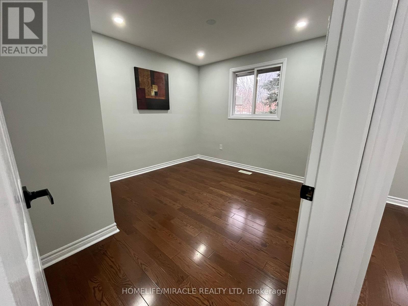 Uppers - Exclude Basement - 7043 Bonnie Street, Niagara Falls, Ontario  L2G 7N1 - Photo 39 - X12574286