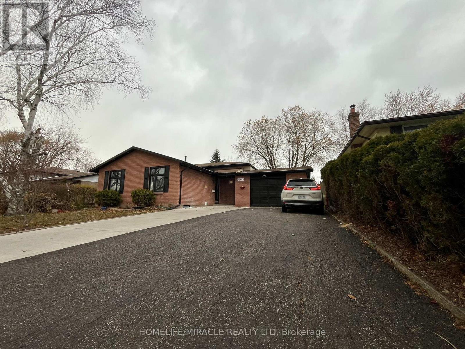 Uppers - Exclude Basement - 7043 Bonnie Street, Niagara Falls, Ontario  L2G 7N1 - Photo 4 - X12574286