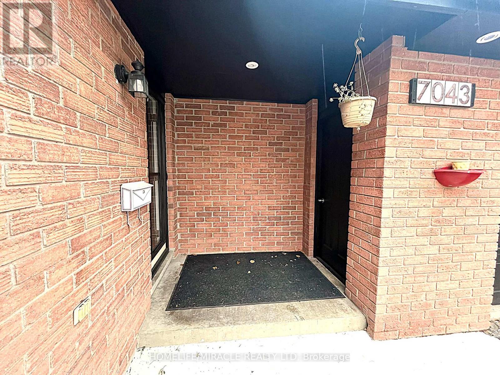 Uppers - Exclude Basement - 7043 Bonnie Street, Niagara Falls, Ontario  L2G 7N1 - Photo 7 - X12574286