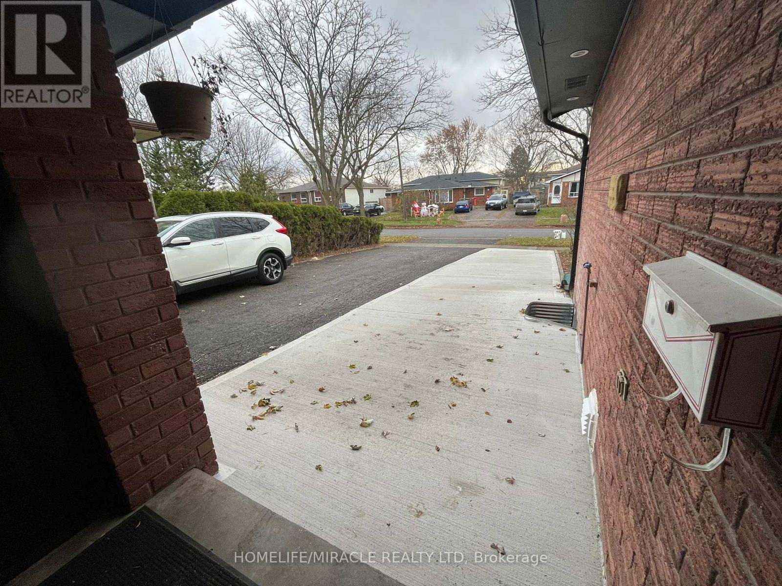 Uppers - Exclude Basement - 7043 Bonnie Street, Niagara Falls, Ontario  L2G 7N1 - Photo 8 - X12574286