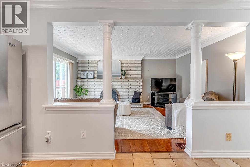 187 Guildwood Drive, Hamilton, Ontario  L9C 6W7 - Photo 10 - 40755994