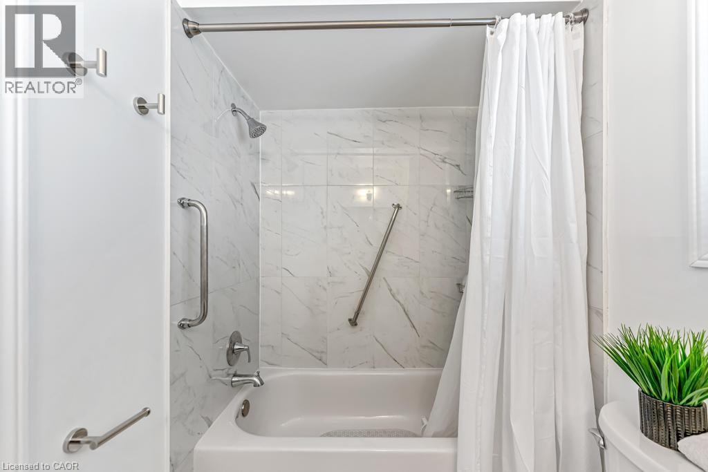 187 Guildwood Drive, Hamilton, Ontario  L9C 6W7 - Photo 26 - 40755994