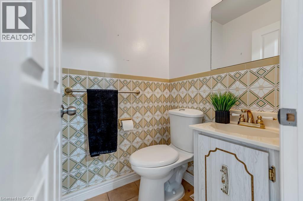 187 Guildwood Drive, Hamilton, Ontario  L9C 6W7 - Photo 15 - 40755994