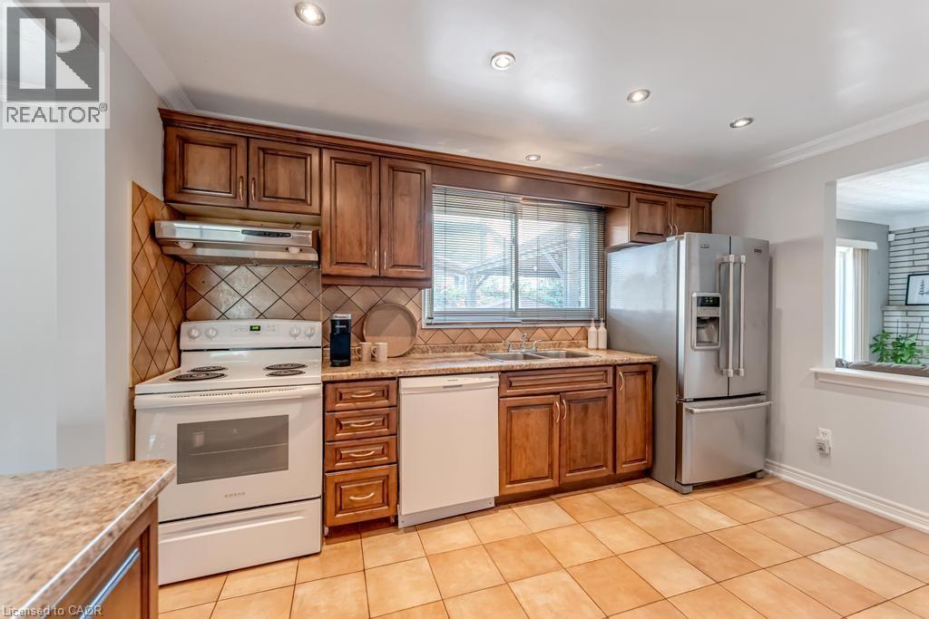 187 Guildwood Drive, Hamilton, Ontario  L9C 6W7 - Photo 9 - 40755994