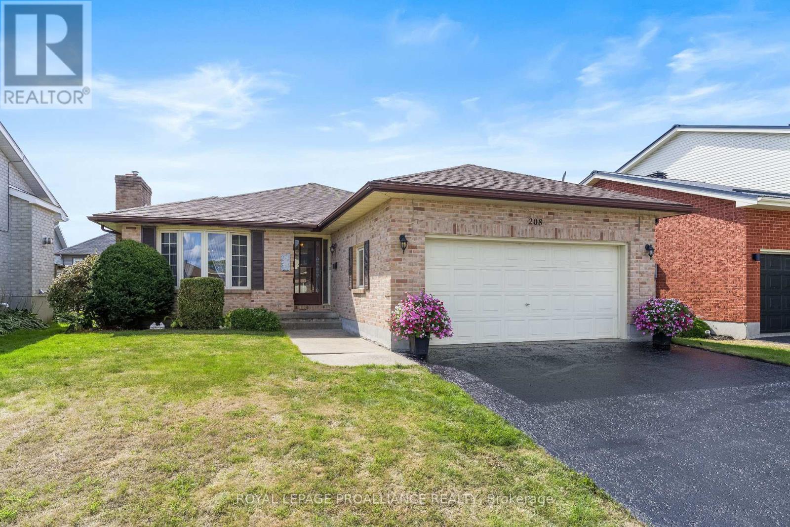 208 Beley Street, Brockville, Ontario  K6V 6Z8 - Photo 1 - X12574570