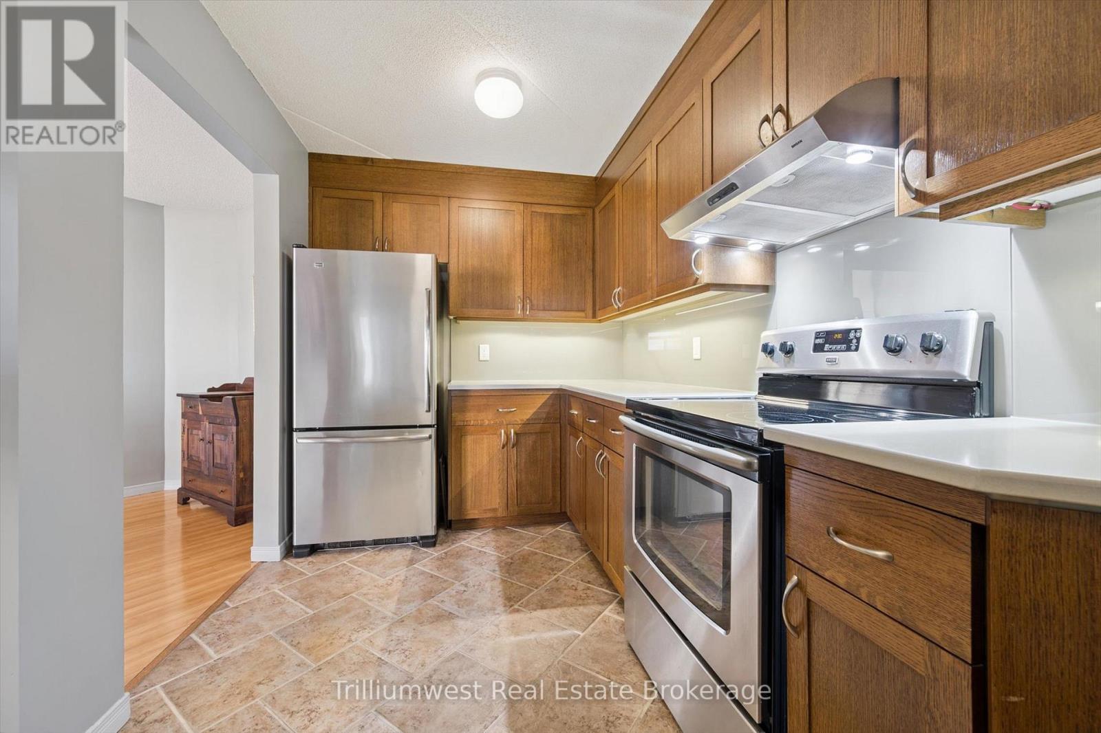 705 - 8 Christopher Court, Guelph, Ontario  N1G 4N7 - Photo 11 - X12574354