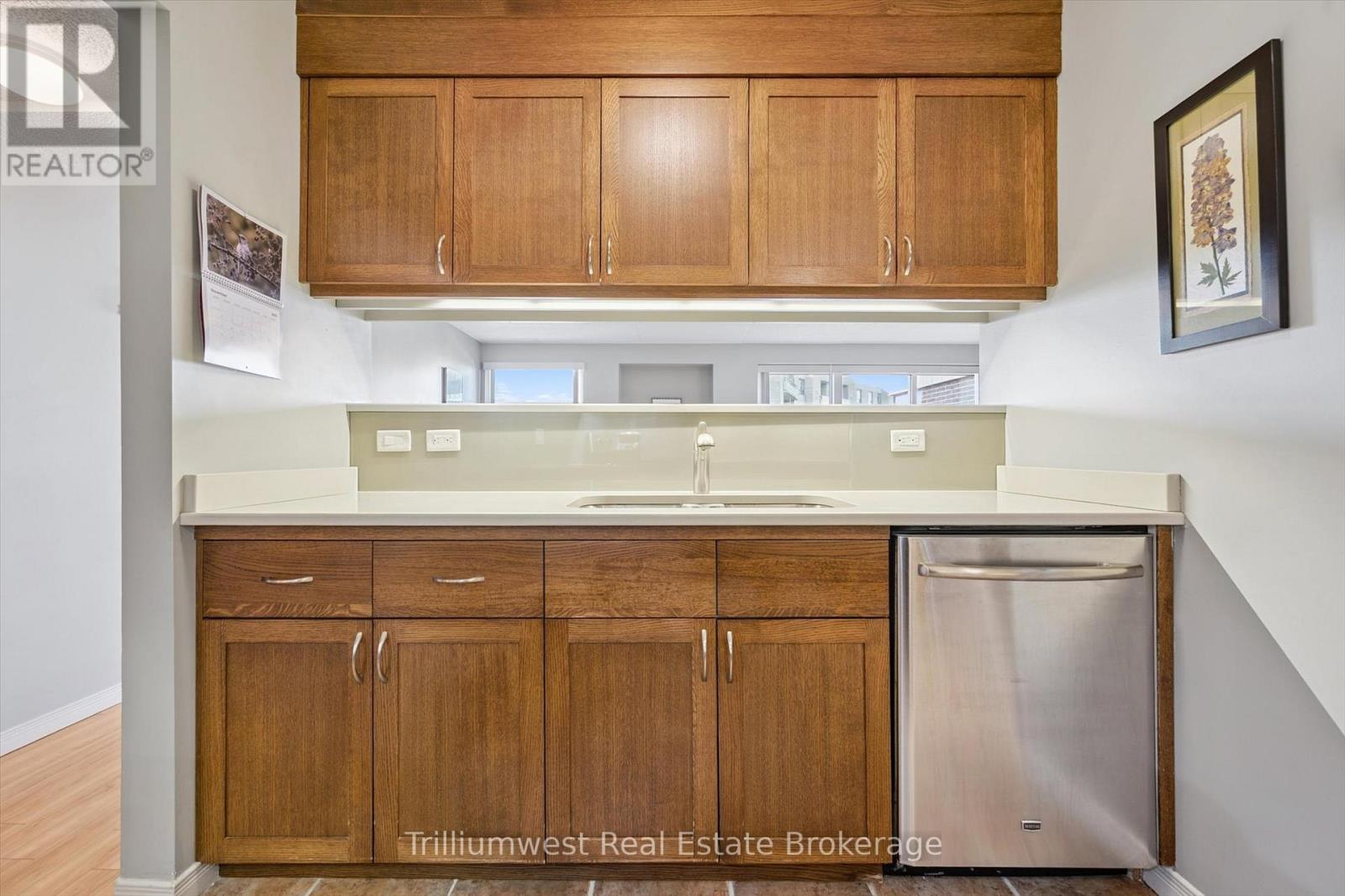 705 - 8 Christopher Court, Guelph, Ontario  N1G 4N7 - Photo 13 - X12574354