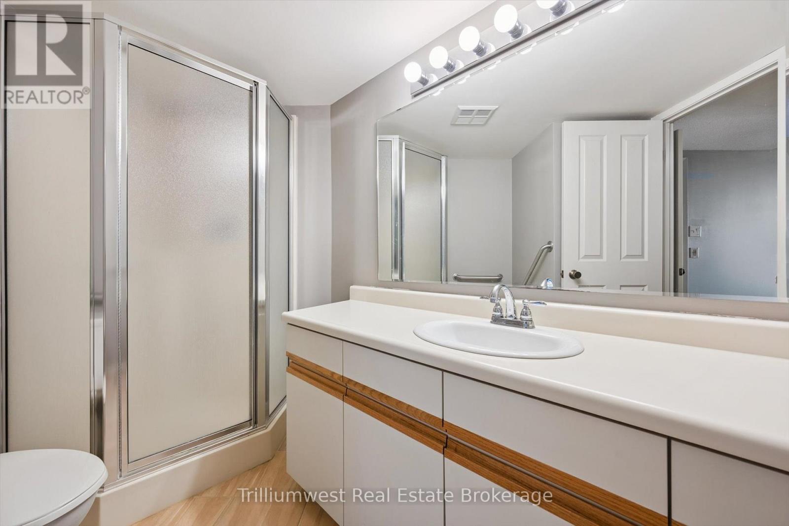 705 - 8 Christopher Court, Guelph, Ontario  N1G 4N7 - Photo 18 - X12574354