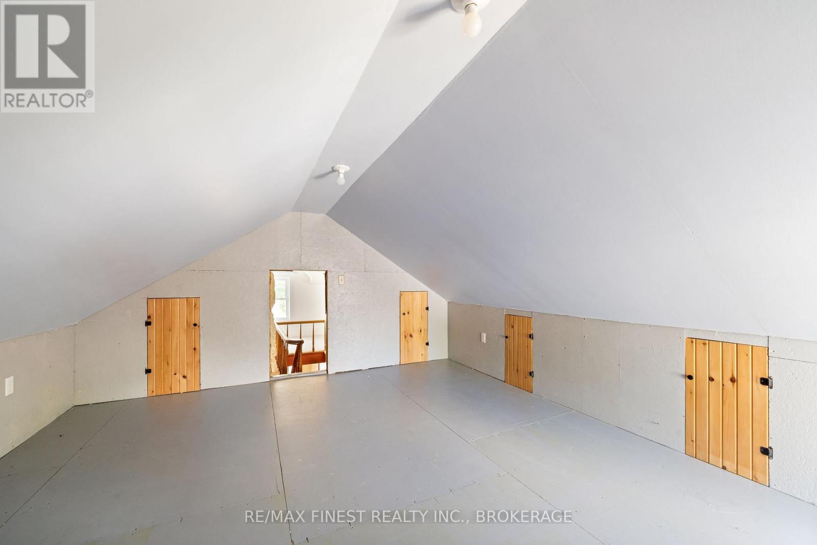 8 Catherine Street, Prince Edward County, Ontario  K0K 2T0 - Photo 10 - X12467886