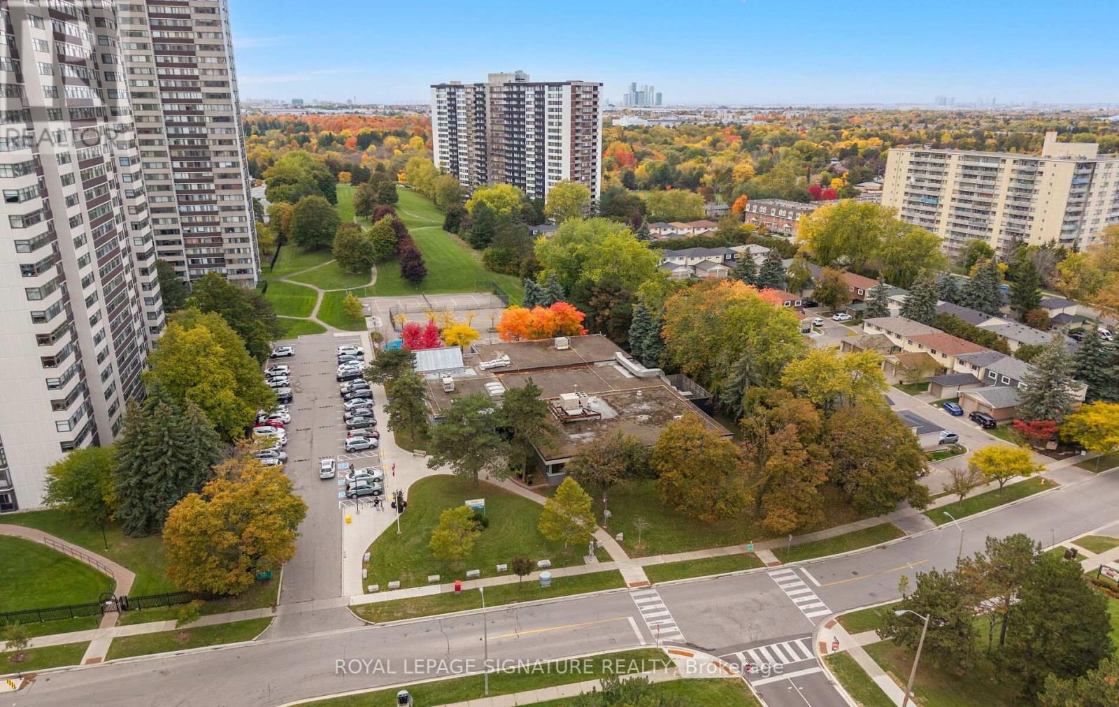 240 - 15 Coneflower Crescent, Toronto, Ontario  M2R 0A5 - Photo 47 - C12574412