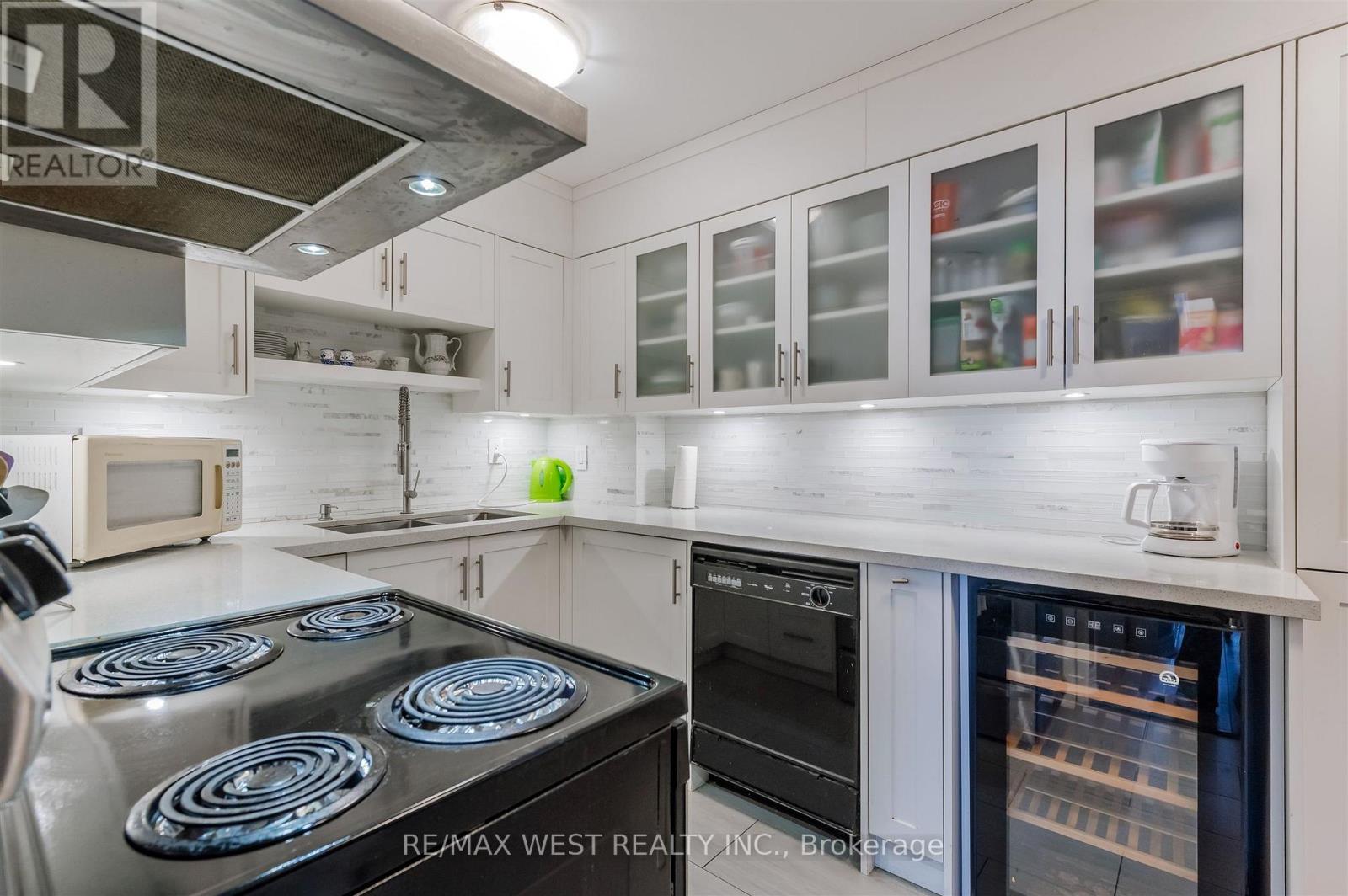 904 - 130 Neptune Drive, Toronto, Ontario  M6A 1X5 - Photo 15 - C12574504