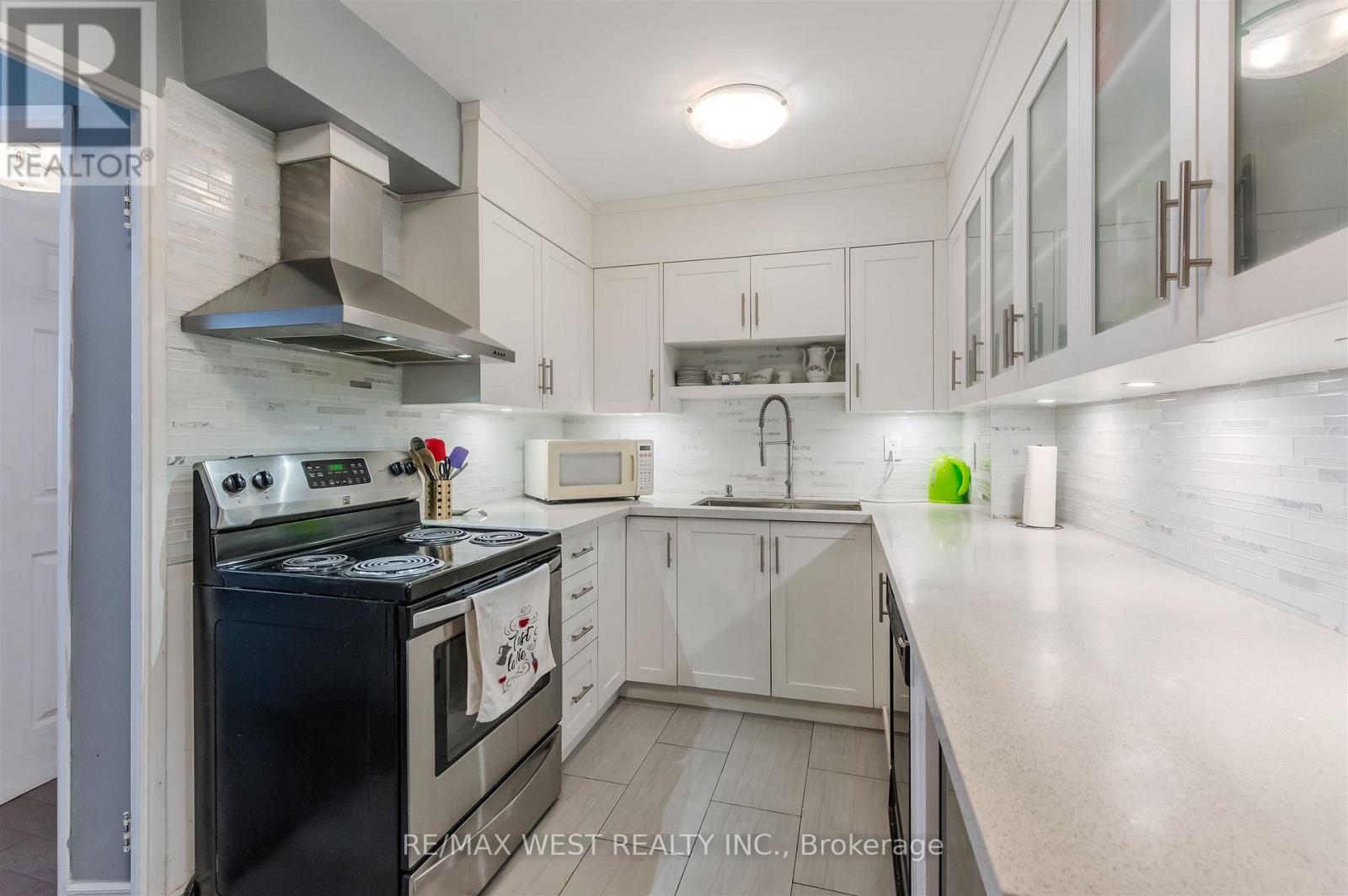 904 - 130 Neptune Drive, Toronto, Ontario  M6A 1X5 - Photo 16 - C12574518