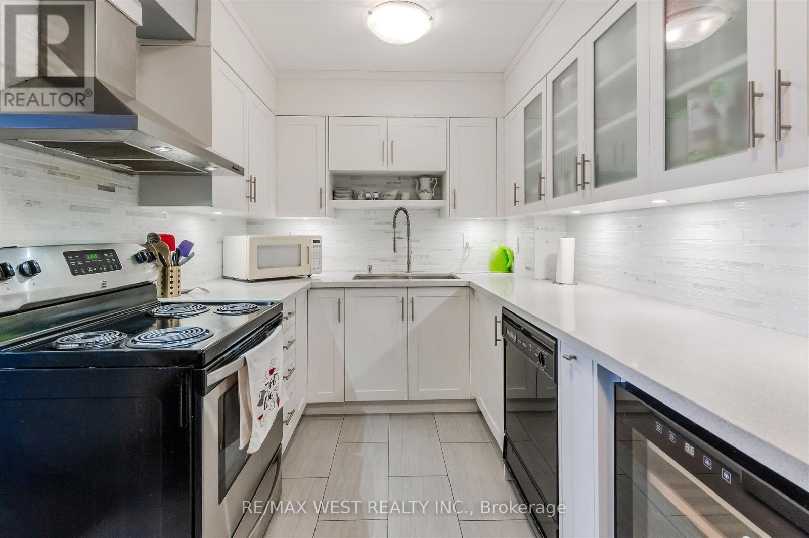 904 - 130 Neptune Drive, Toronto, Ontario  M6A 1X5 - Photo 17 - C12574518