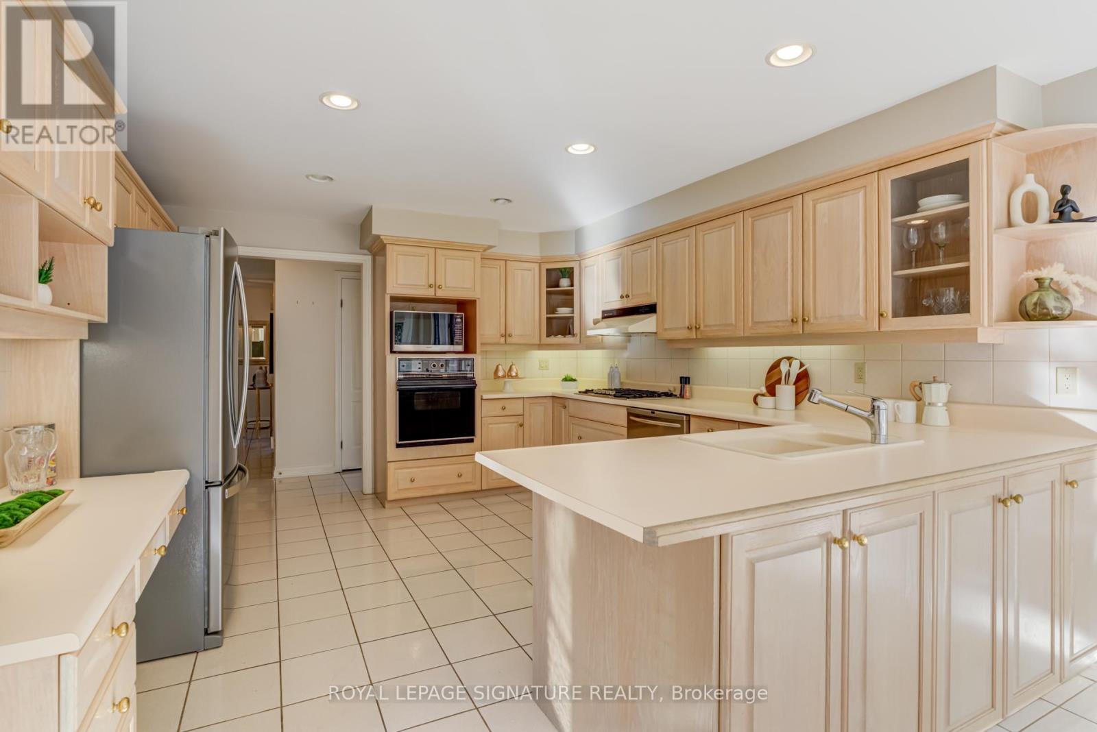 43 Davean Drive, Toronto, Ontario  M2L 2R6 - Photo 9 - C12574546