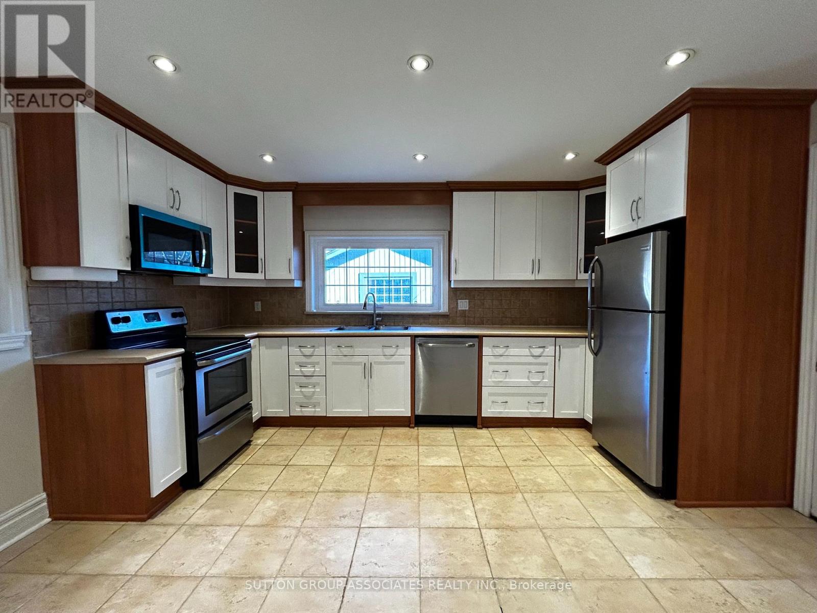 129 Kenwood Avenue, Toronto, Ontario  M6C 2S4 - Photo 7 - C12574564