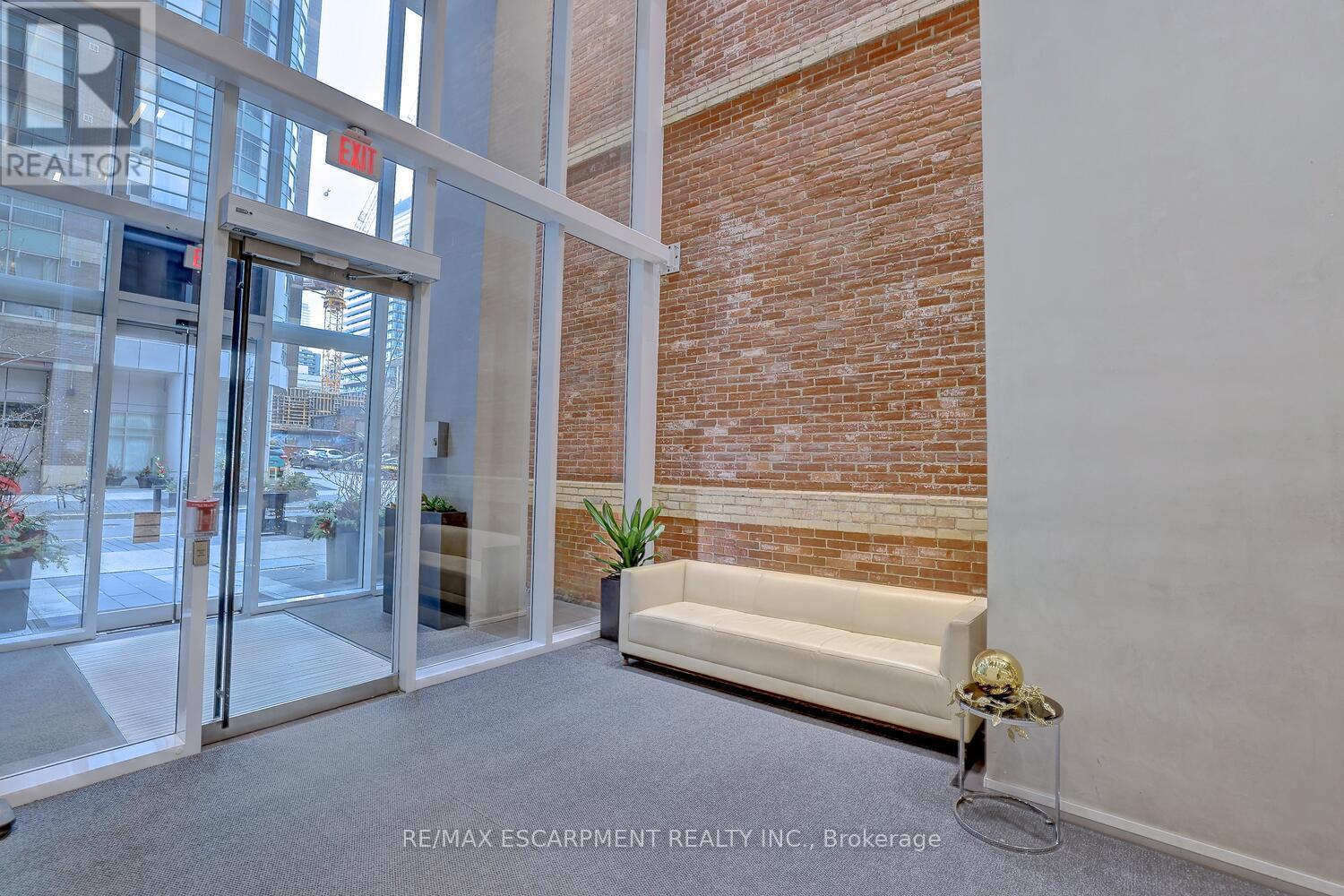 1809 - 15 Grenville Street N, Toronto, Ontario  M4Y 1A1 - Photo 5 - C12574578