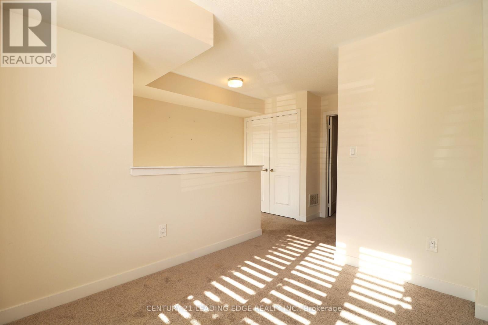 2644 Castlegate Crossing, Pickering, Ontario  L1X 0H8 - Photo 4 - E12574428