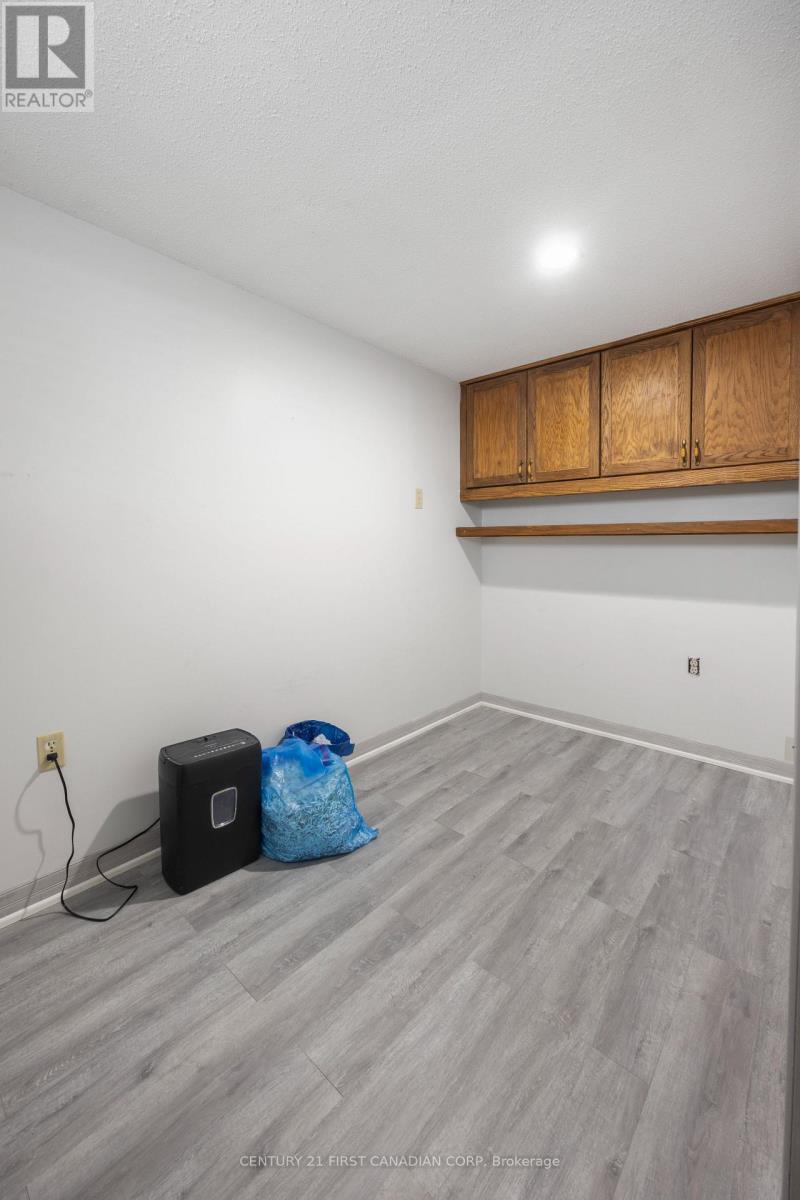 265 Short Avenue, London East, Ontario N5W 1W3 - Photo 30 - X12562182
