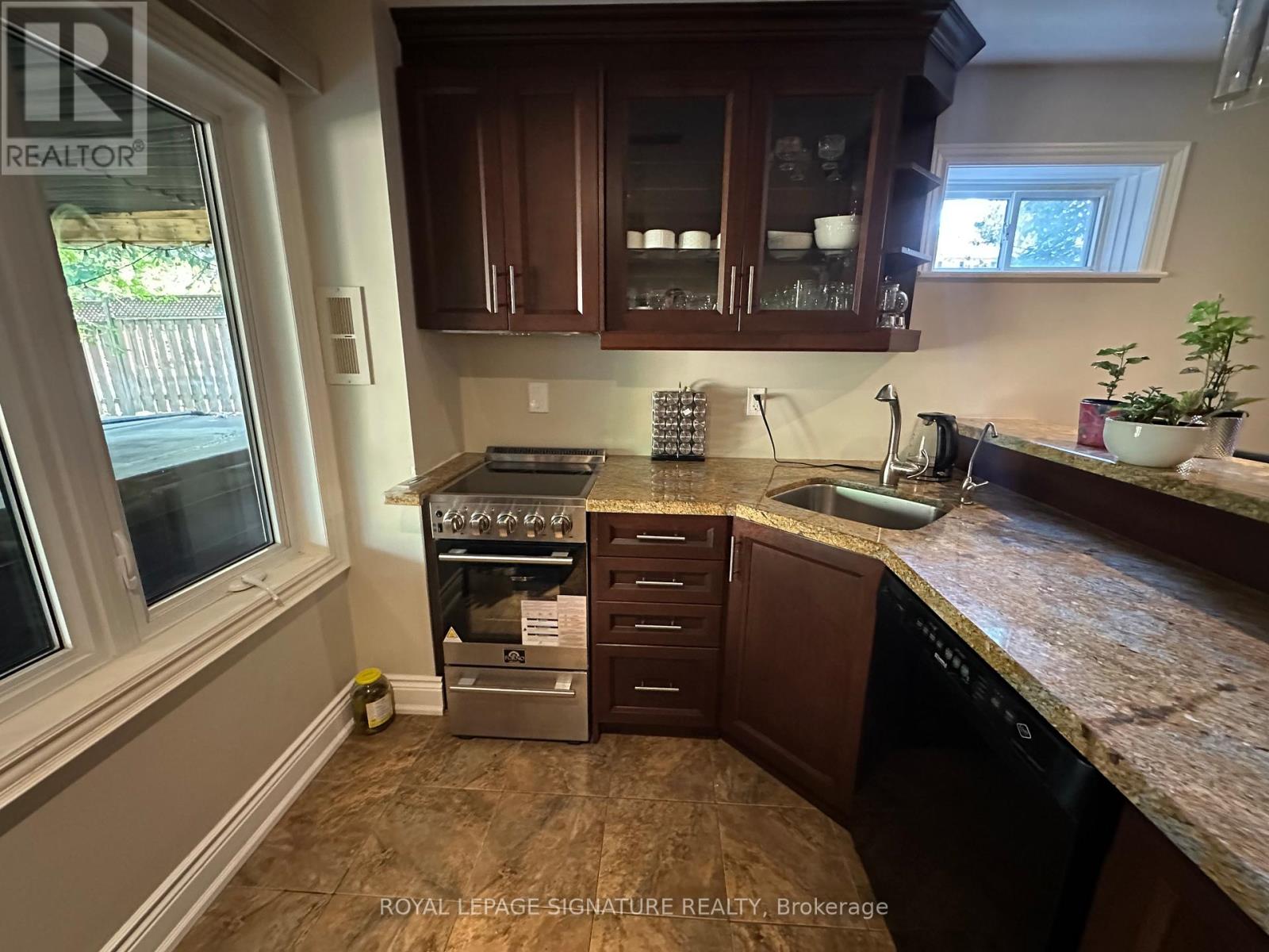 Lower - 30 Knole Haven Drive, Aurora, Ontario  L4G 6L3 - Photo 5 - N12574326