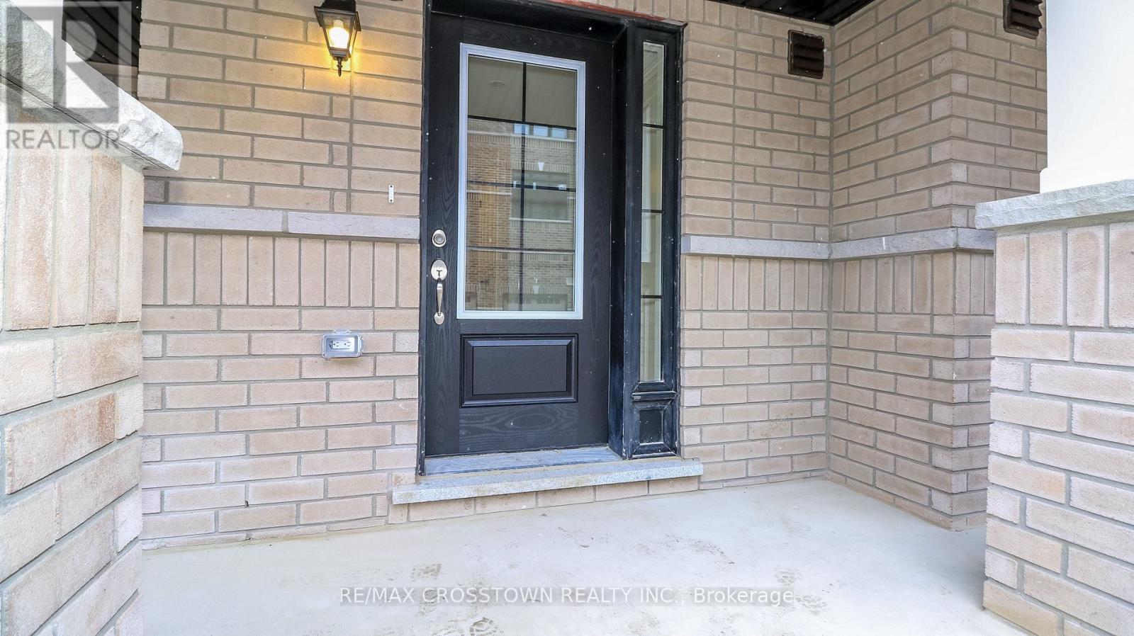 Unit 18 - 2029 Matteer Court, Innisfil, Ontario  L9S 4T9 - Photo 2 - N12574352