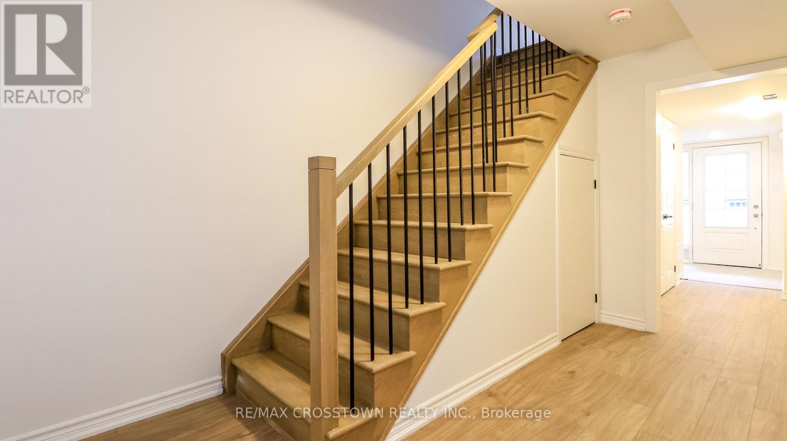 Unit 18 - 2029 Matteer Court, Innisfil, Ontario  L9S 4T9 - Photo 5 - N12574352