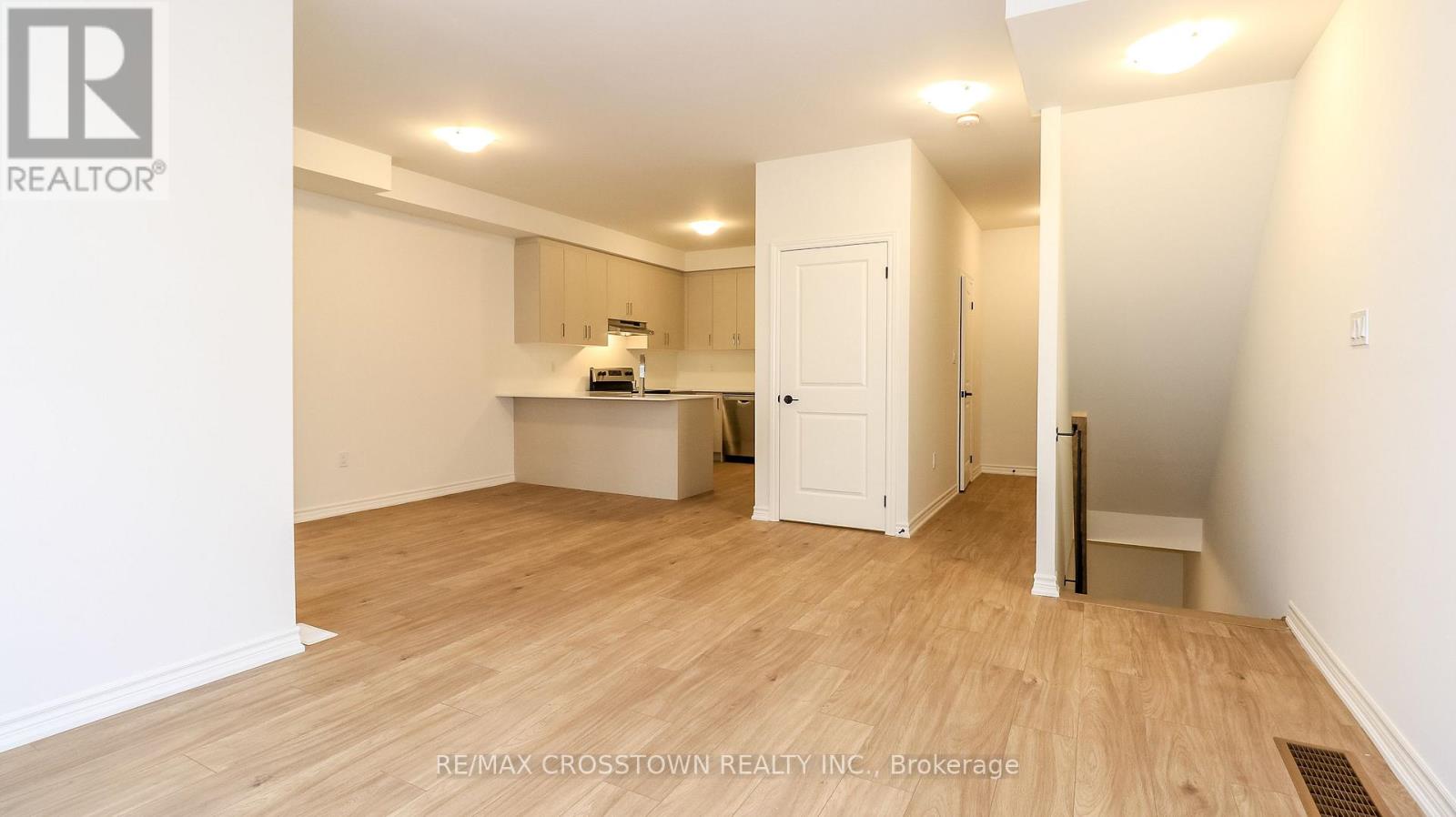 Unit 18 - 2029 Matteer Court, Innisfil, Ontario  L9S 4T9 - Photo 7 - N12574352