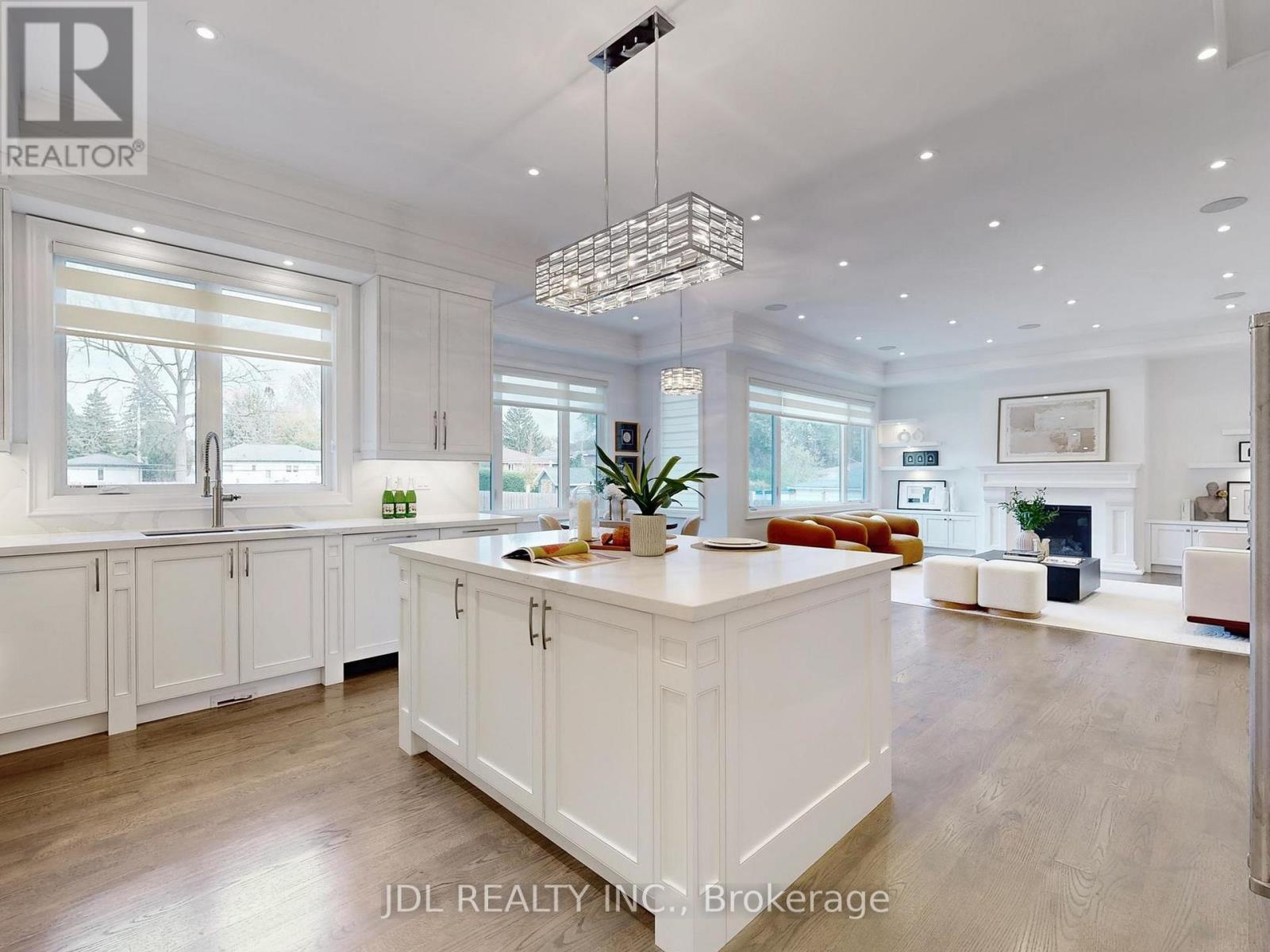 39 Howard Road, Newmarket, Ontario  L3Y 3G6 - Photo 10 - N12574410