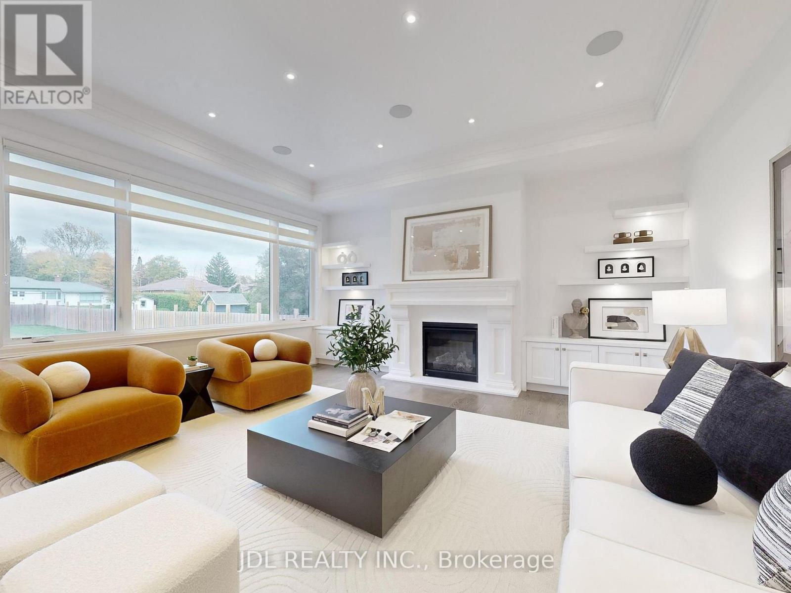 39 Howard Road, Newmarket, Ontario  L3Y 3G6 - Photo 6 - N12574410