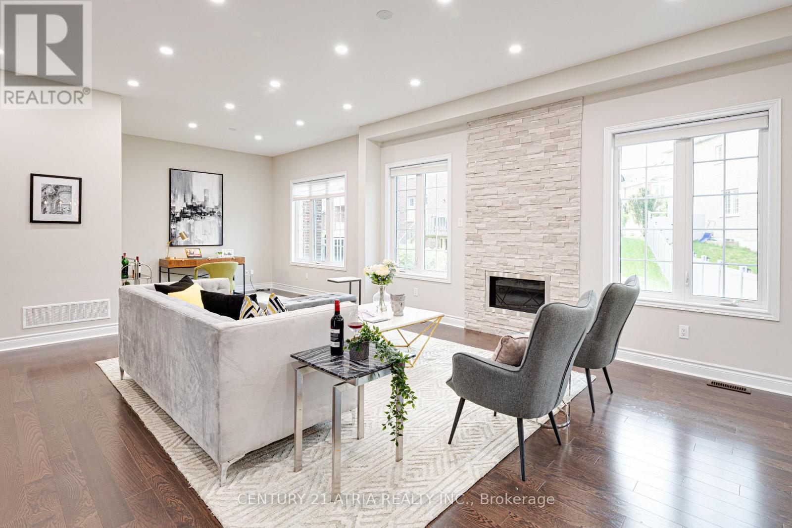 19 Match Point Court, Aurora, Ontario  L4G 3J1 - Photo 2 - N12574416