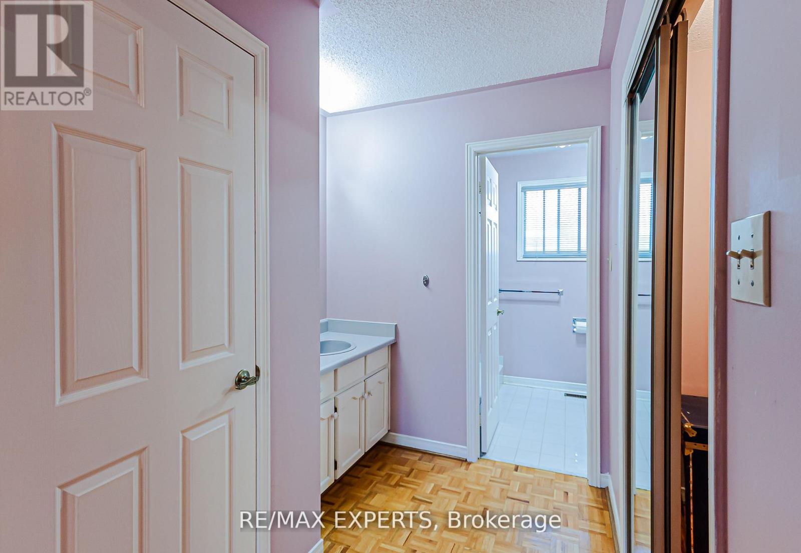 100 Nimbus Place, Vaughan, Ontario  L4L 1Z7 - Photo 17 - N12574508