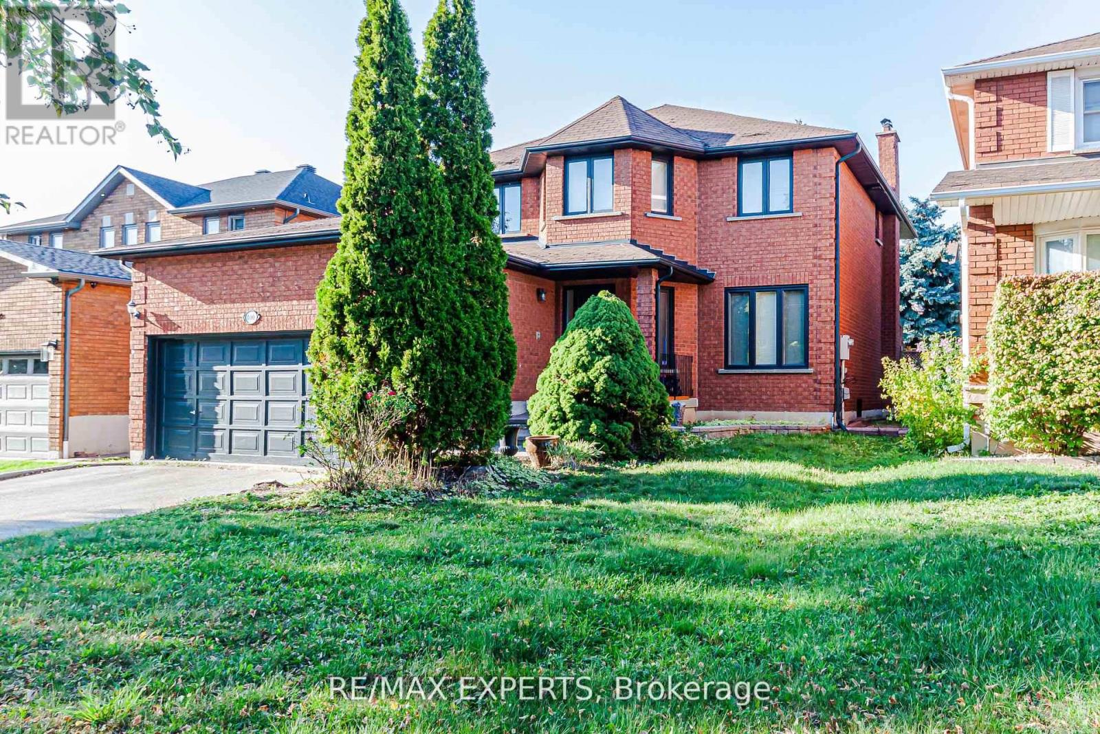100 Nimbus Place, Vaughan, Ontario  L4L 1Z7 - Photo 2 - N12574508